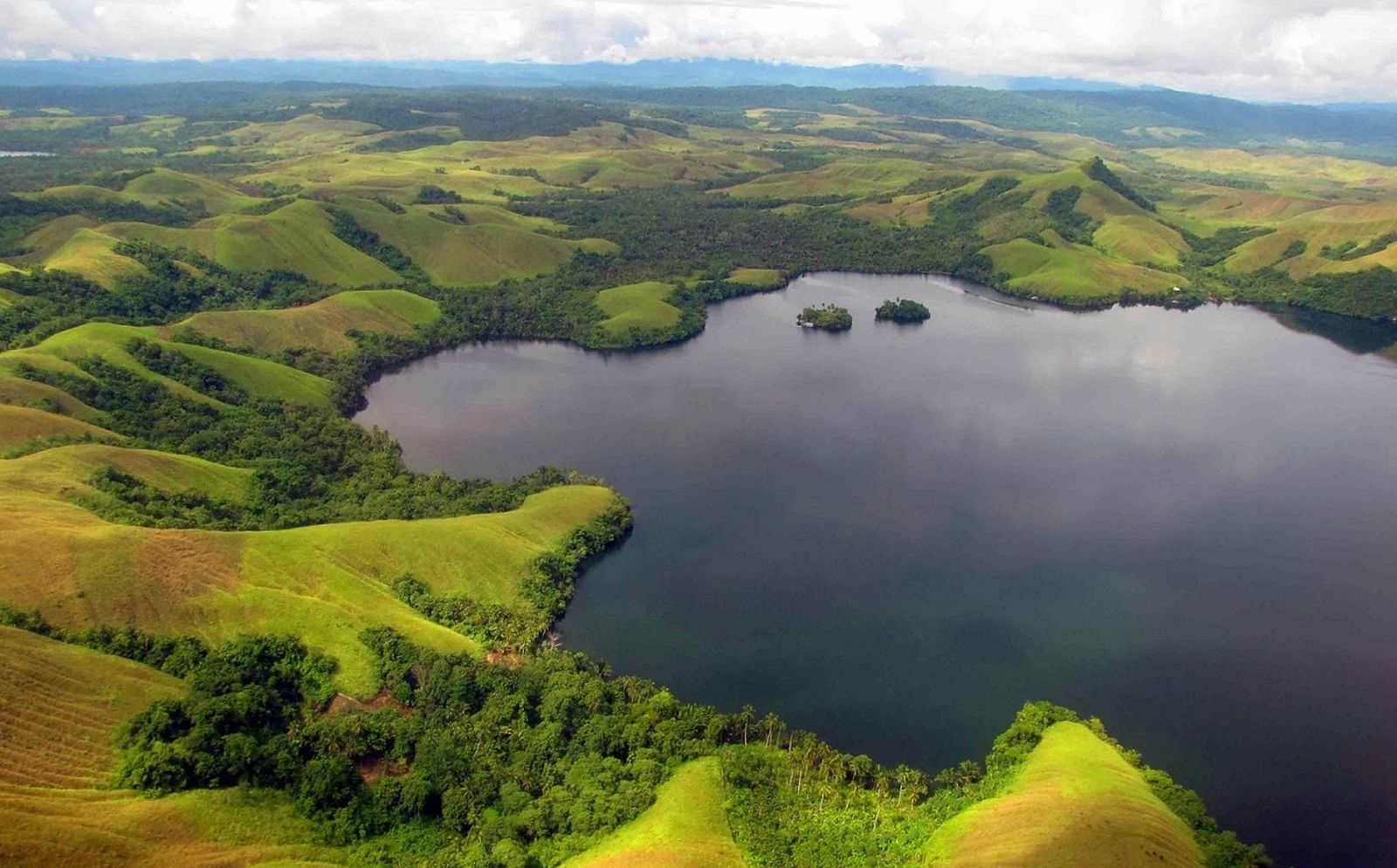Nggak Cuma Bromo Atau Blitar, Papua Juga Punya Bukit Teletubbies Lho!
