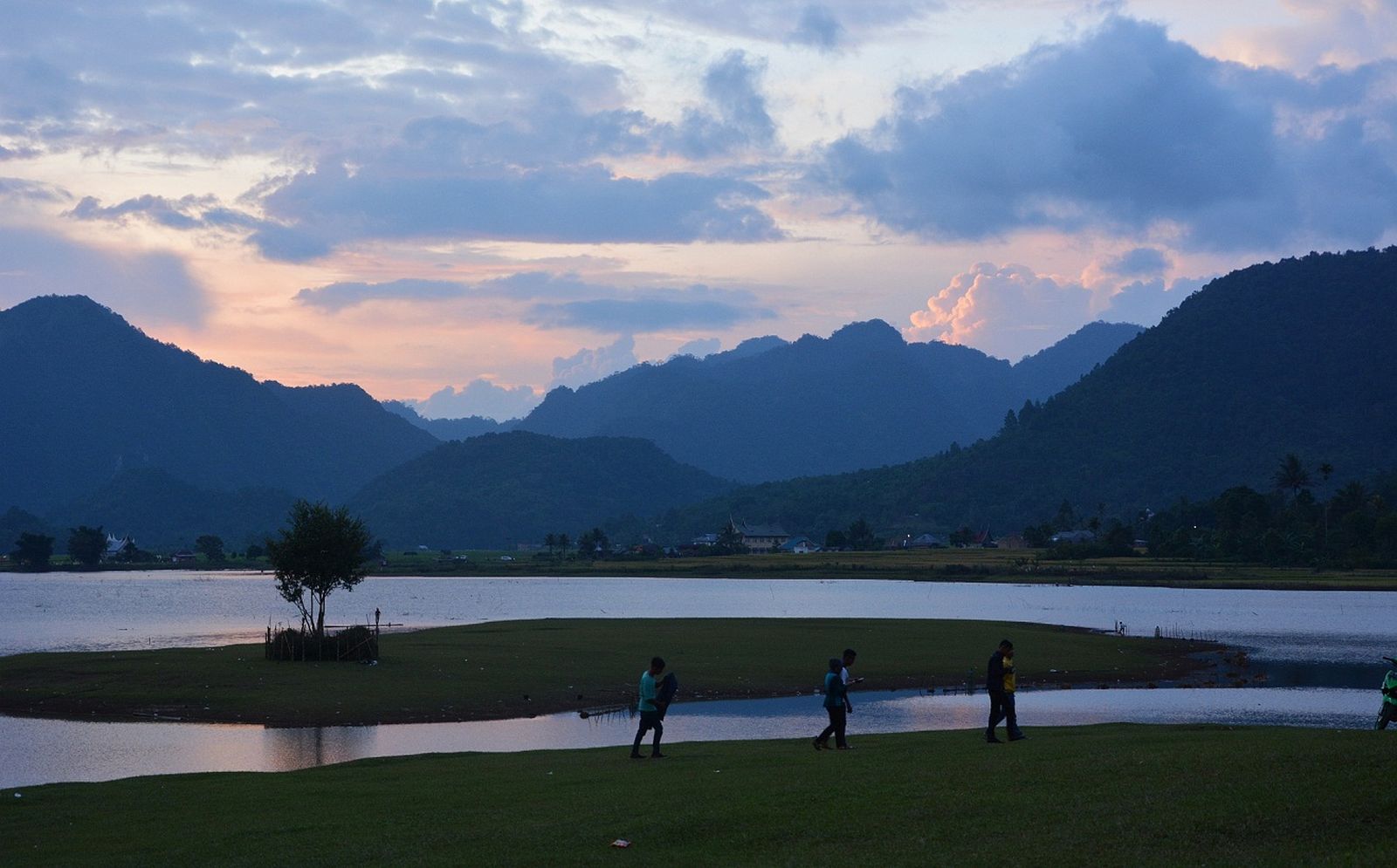 Bukan Hanya Laut, Danau Tarusan Kamang Juga Bisa Pasang Surut