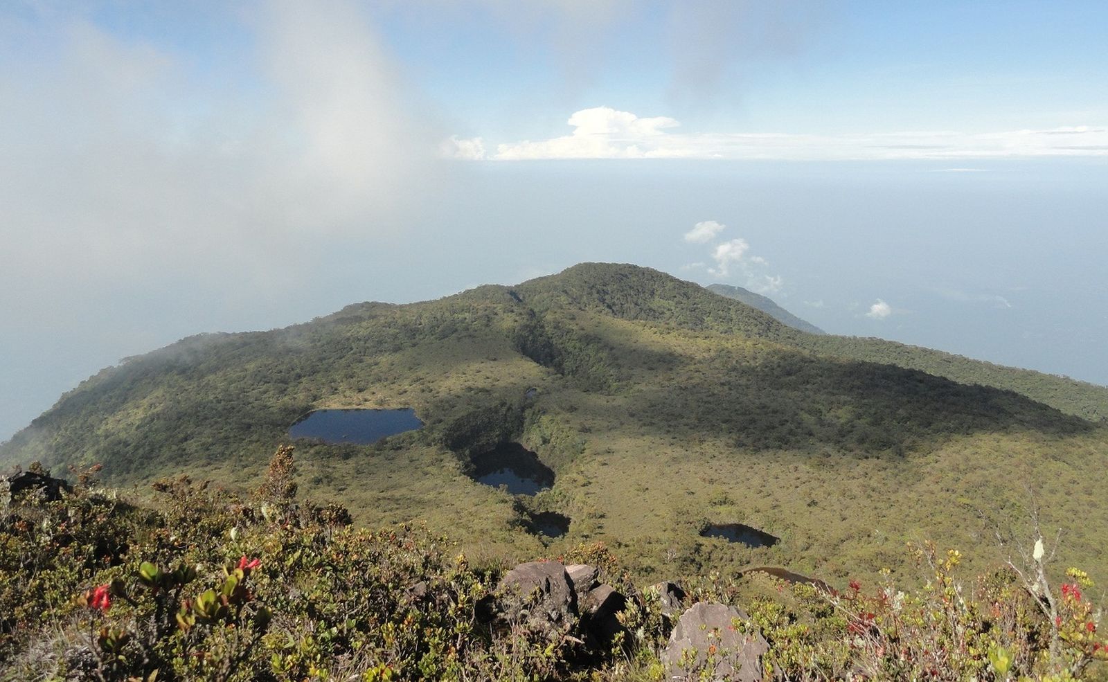 Nge-Trip Seru Ke Gunung Talamau yang Punya 13 Telaga. Dijamin Seru!