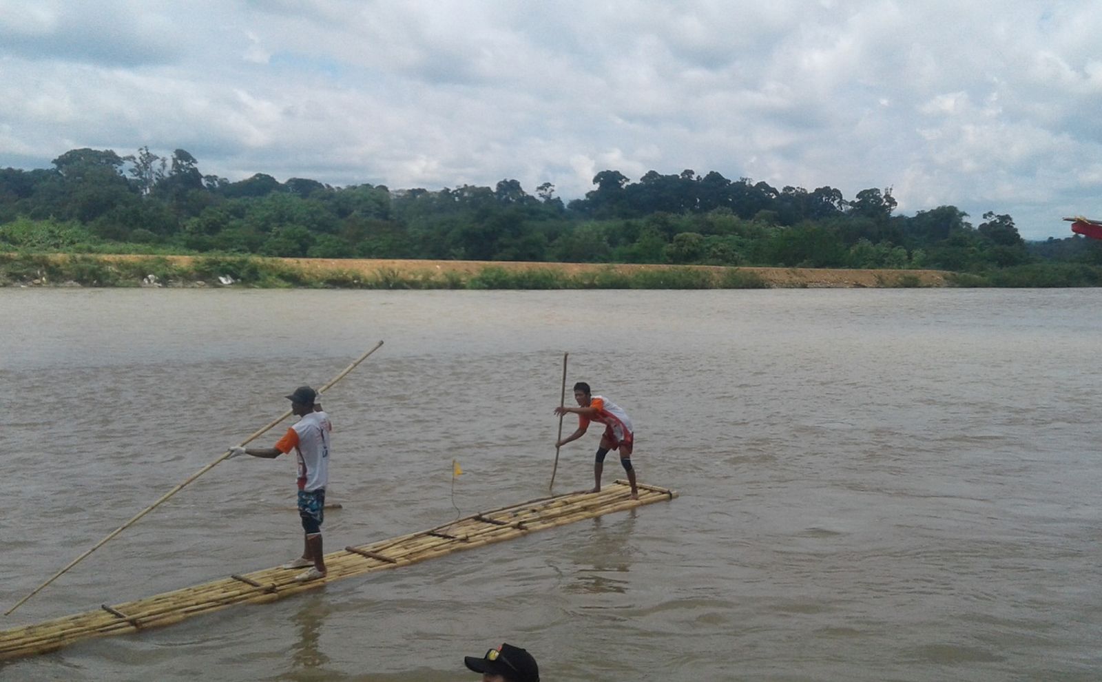 Punya Nyali? Ikutan Lomba Mendayung Rakit Tradisional Di Sungai Lematang Punya Nyali? Ikutan Lomba Mendayung Rakit Tradisional Di Sungai Lematang