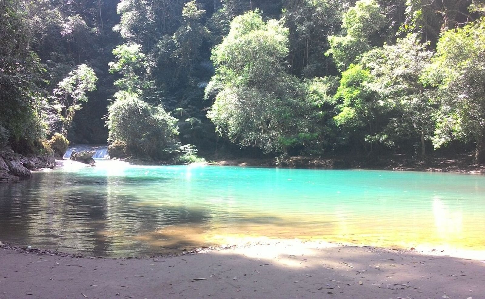 Belum Banyak yang Tahu, Ternyata Sulawesi Punya Danau Berwarna Biru