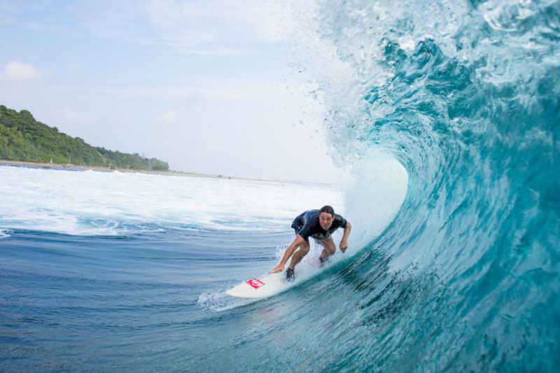 Nggak Perlu Jauh-Jauh ke Negeri Orang, Mentawai Juga Punya Spot Surfing Keren!