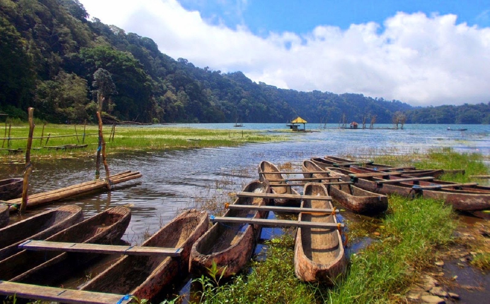 Bali Nggak Selalu Identik dengan Pantai, Coba Datang Ke Danau Tamblingan Bro