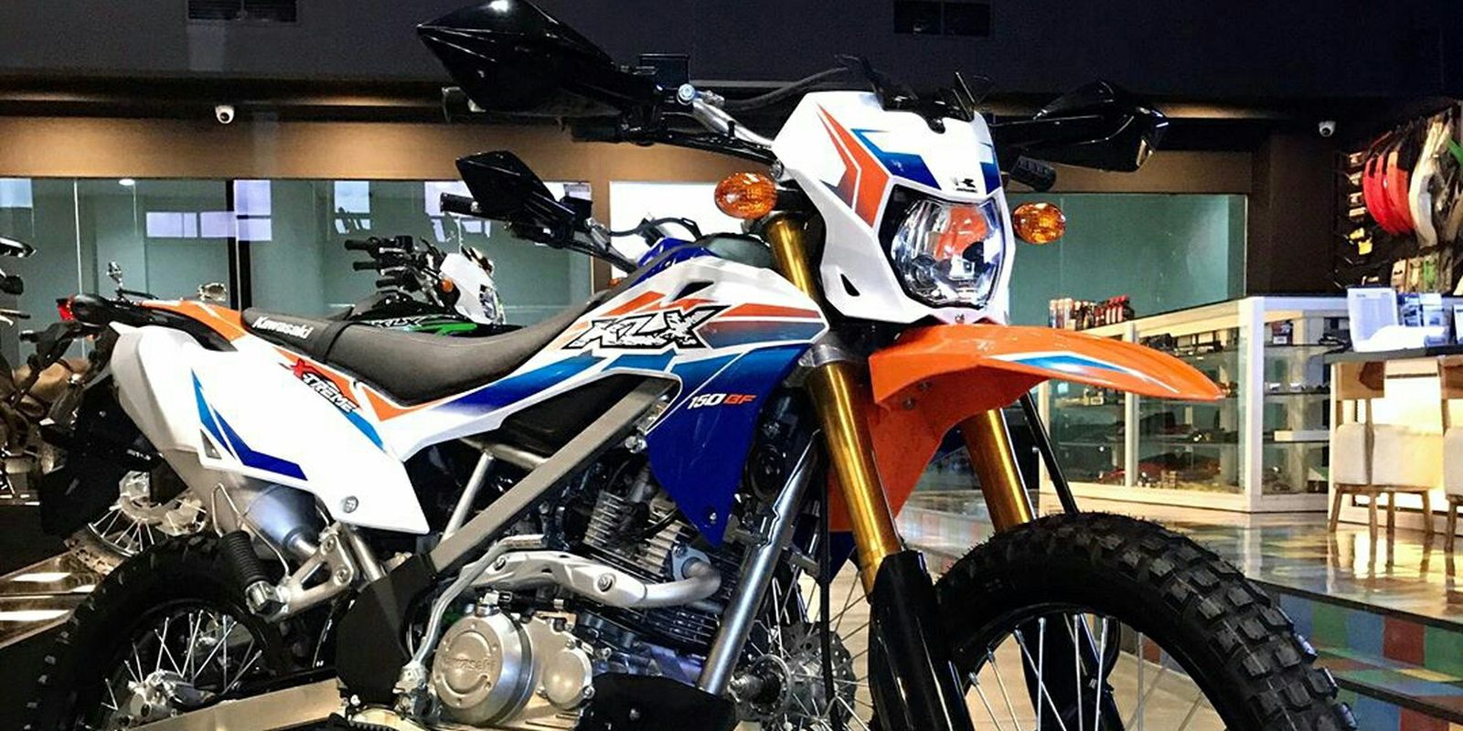 Resmi Diluncurkan, Harga KLX150 BF Extreme Nyaris Tembus 38 Jutaan!