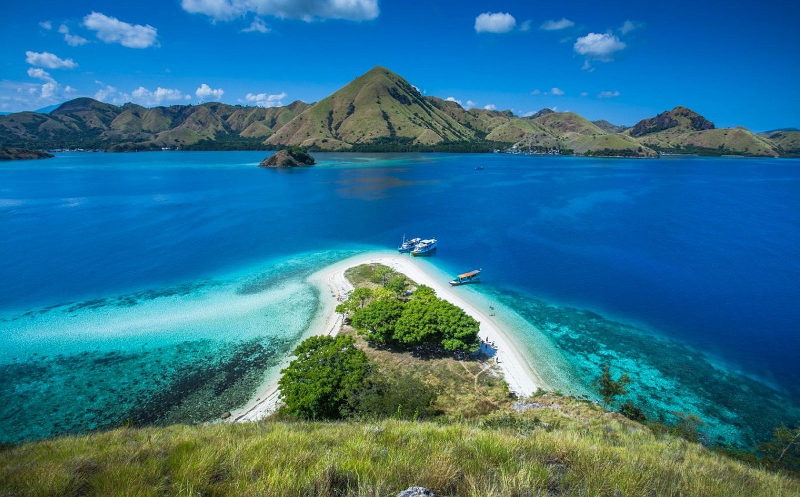 Pulau Bair Di Maluku, Pesonanya Nggak Kalah Sama Raja Ampat Lho