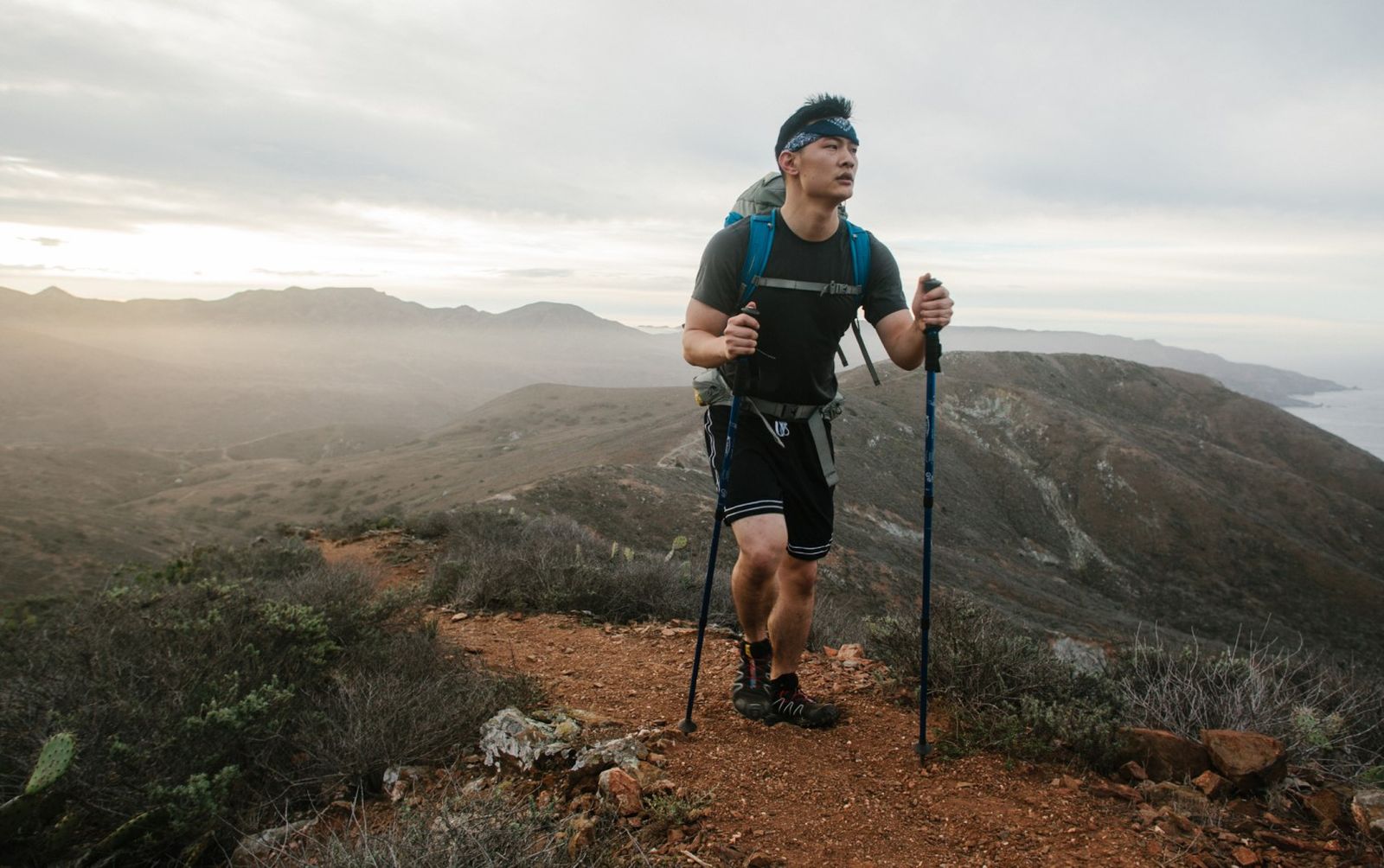 Sedang Mencari Trekking Pole Ideal? Pastikan 5 Poin Penting Ini!