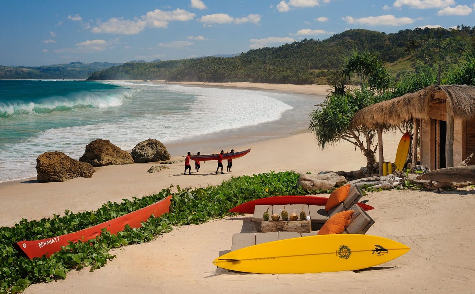 Unforgettable Moment Di Pantai yang Airnya Jernih dengan Pasir yang Mulus