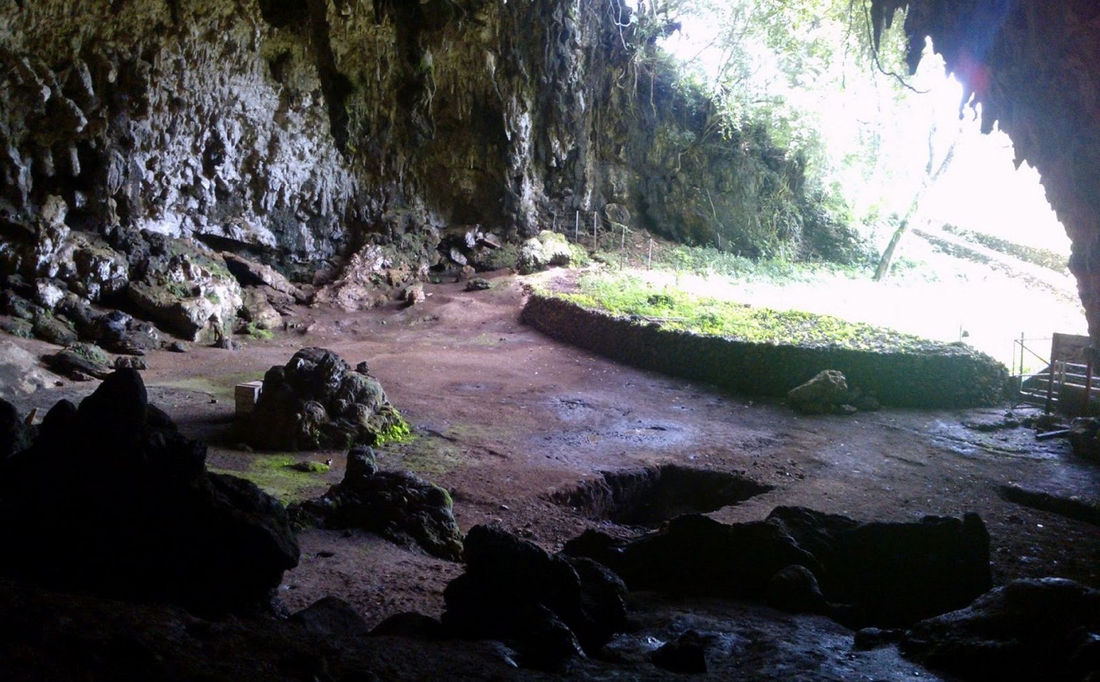 Di Gua Liang Bua Bukan Cuma Bisa Caving Aja, Lo Juga Bisa Belajar Sejarah Manusia Kerdil