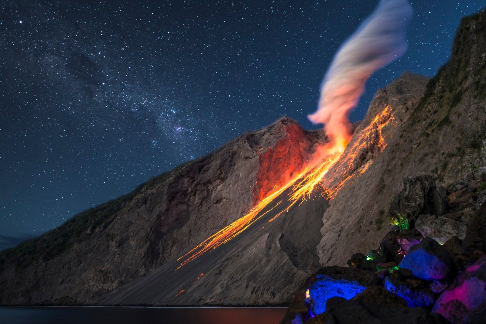 Pesona Magma Di Tengah Laut Khas Lembata