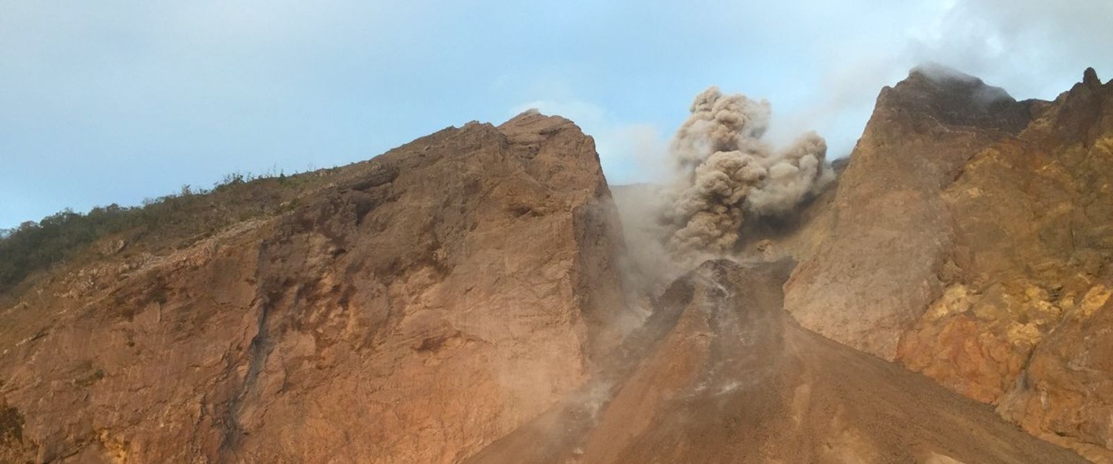Fenomena Unik Gunung Api Batu Tara Flores