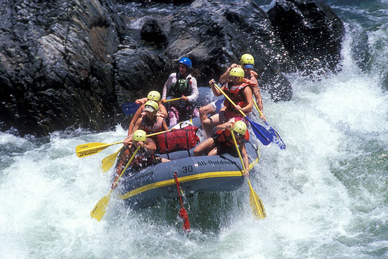 Delapan Sungai Terdahsyat Buat Rafting