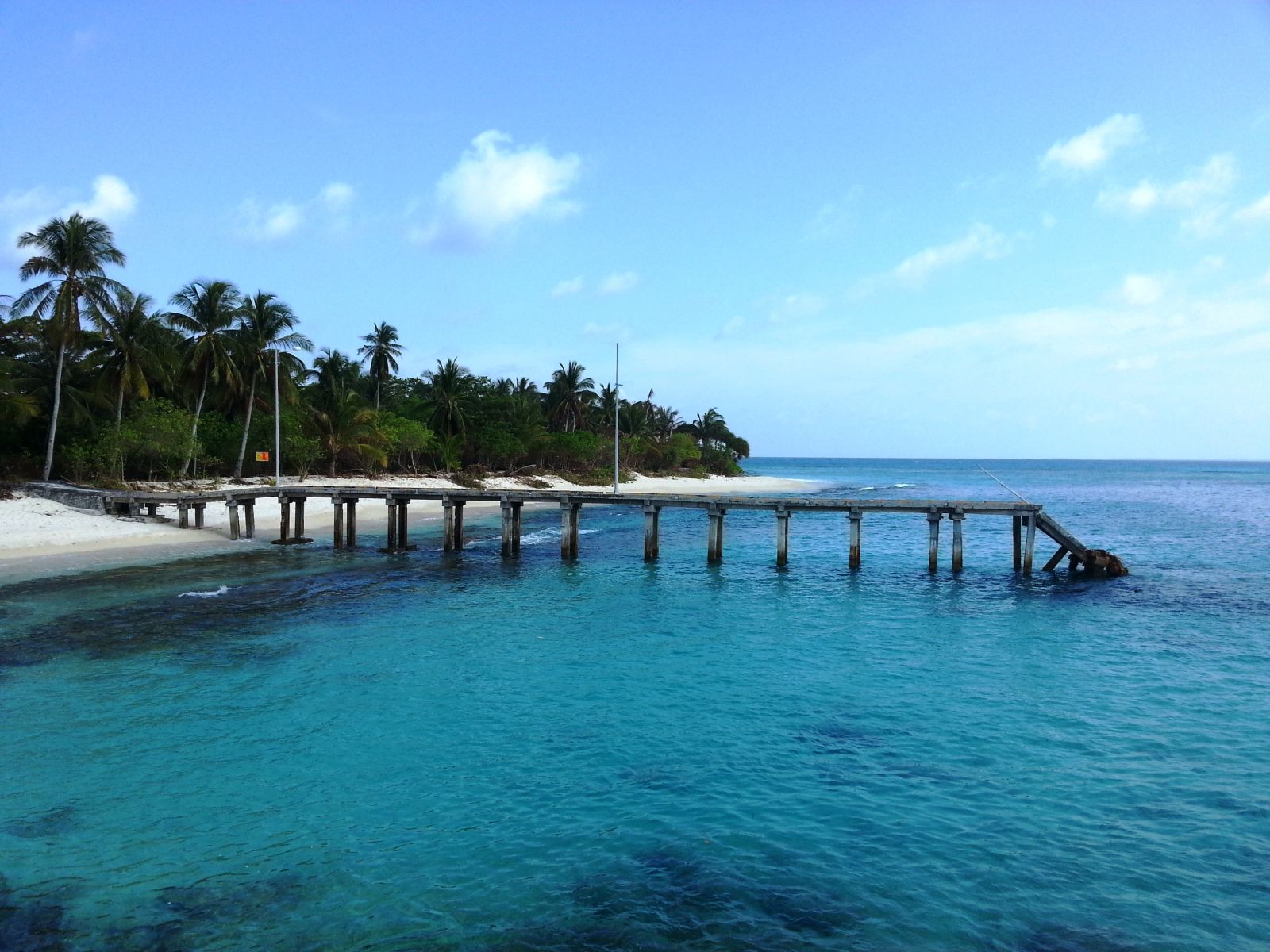 Melihat Pulau Senoa Dari Dekat