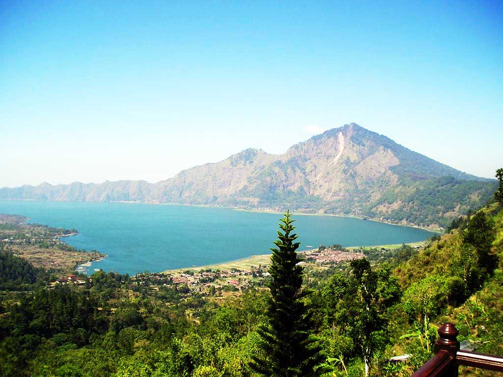 Desa Penelokan, Surga Paling Keren Buat Lihat Pesona Kaki Gunung Batur