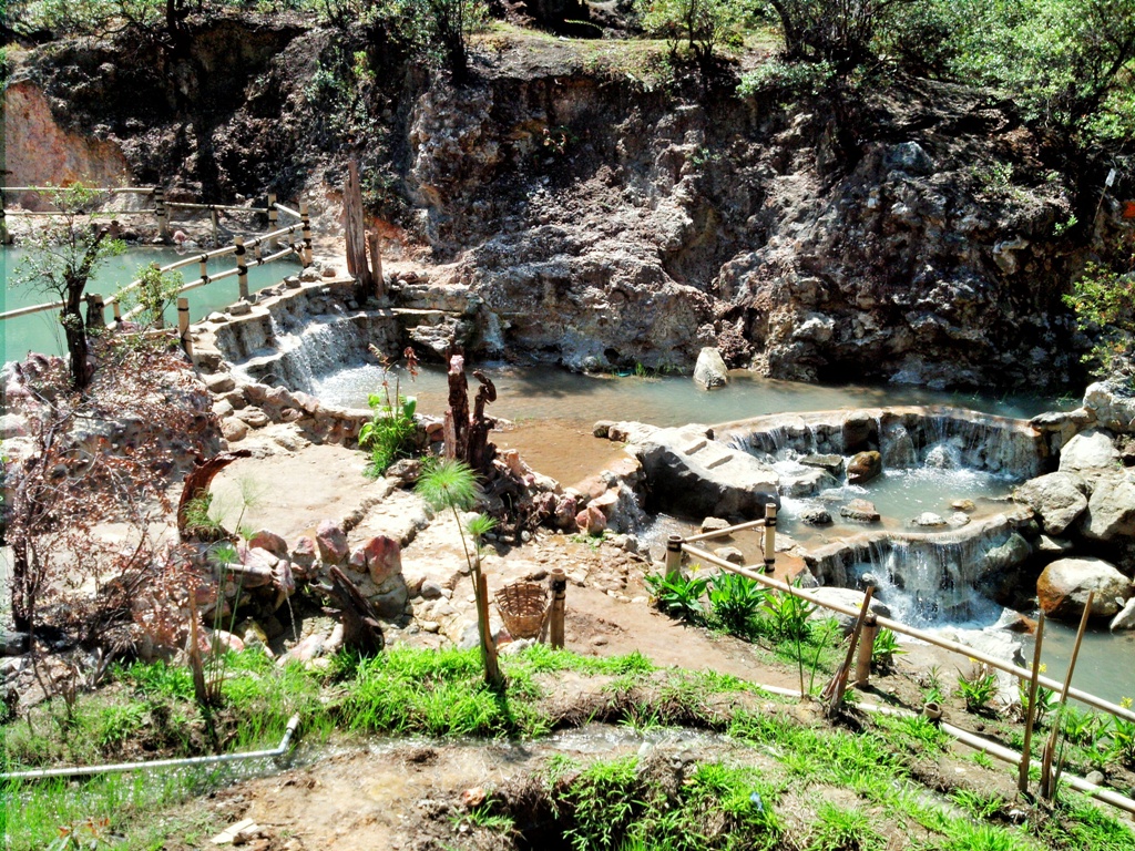 Menyibak Keindahan Kawah Rengganis, Sebuah Potongan Surga Dari Bandung