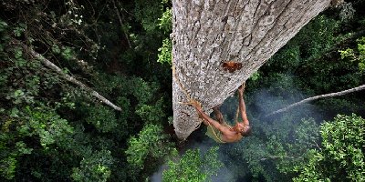 5 Suku Pedalaman Di Indonesia Yang Masih Sangat Terasing Nih, Bro!