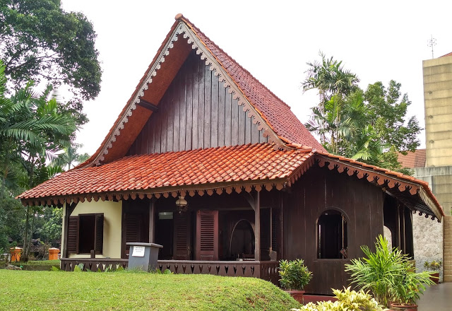 rumah adat suku jawa Kebaya