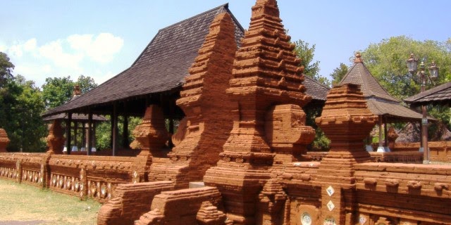 rumah adat suku jawa kasepuh
