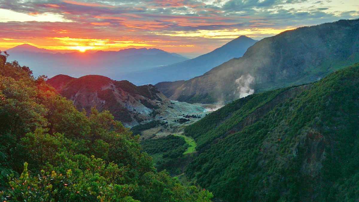 6 Tips Untuk Pemula Yang Akan Mendaki Gunung Papandayan