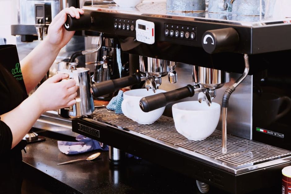 Sepotong Sejarah Di Balik Mesin Kopi Espresso (100% Coffee Lovers Only)