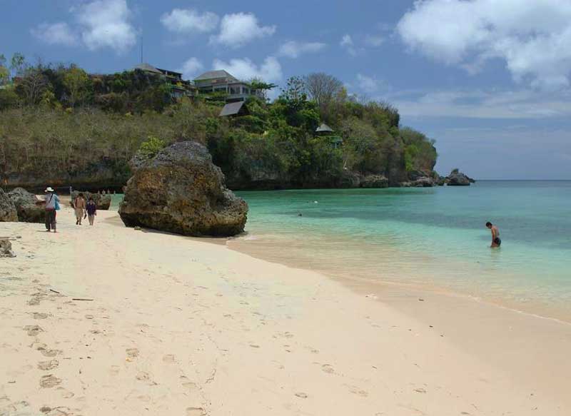 4 Hal Yang Akan Membuat Lo Ingin Kembali Lagi Ke Pantai Padang-Padang