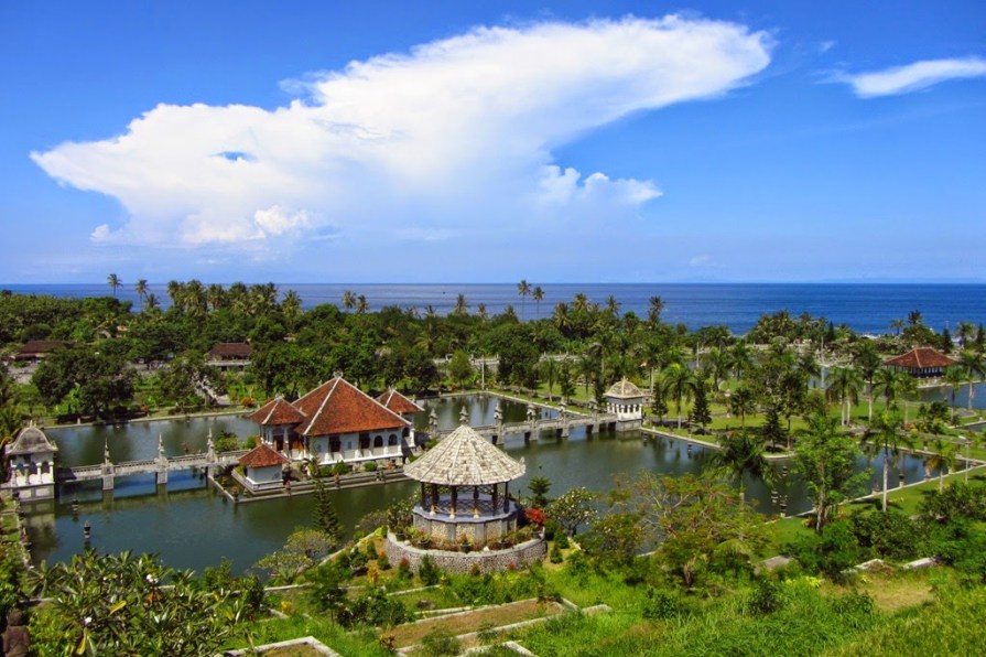 Berpetualang Ke Taman Ujung Karangasem Bali, Menikmati Arsitektur Bersejarah