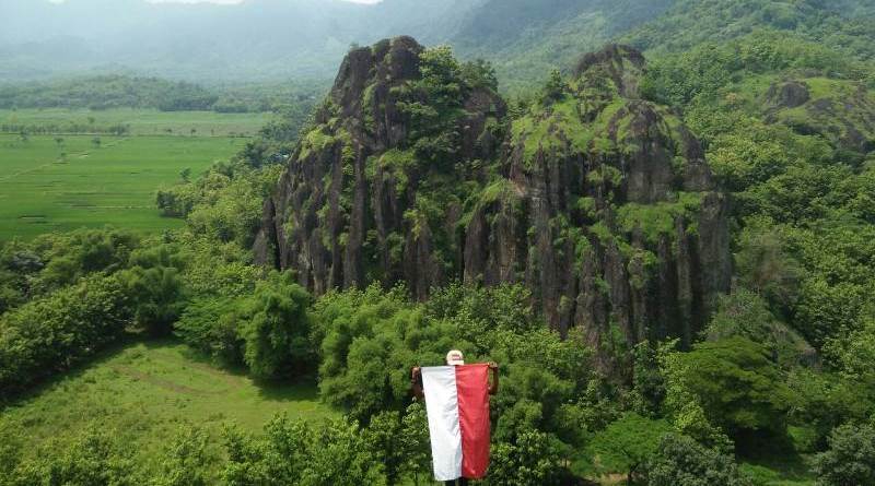 Gunung Sepikul, 1000 Batu Yang Ditinggalkan Oleh Bandung Bondowoso