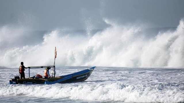 Ombak Yang Besar Khas Deretan Pantai Selatan