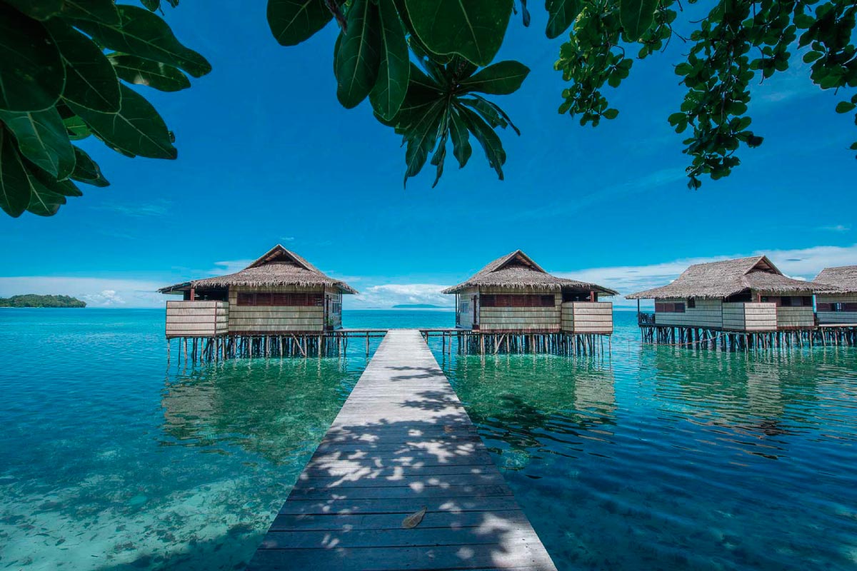 8 Tempat Penginapan Terapung Terbaik Di Indonesia (100% Indah)