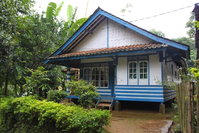 rumah adat suku jawa sunda