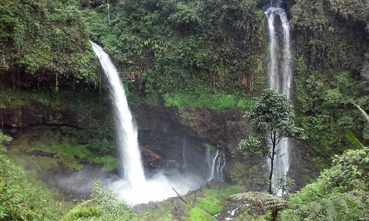Selain Keindahannya, 6 Hal Ini Perlu Lo Ketahui Mengenai Curug Ciparay!