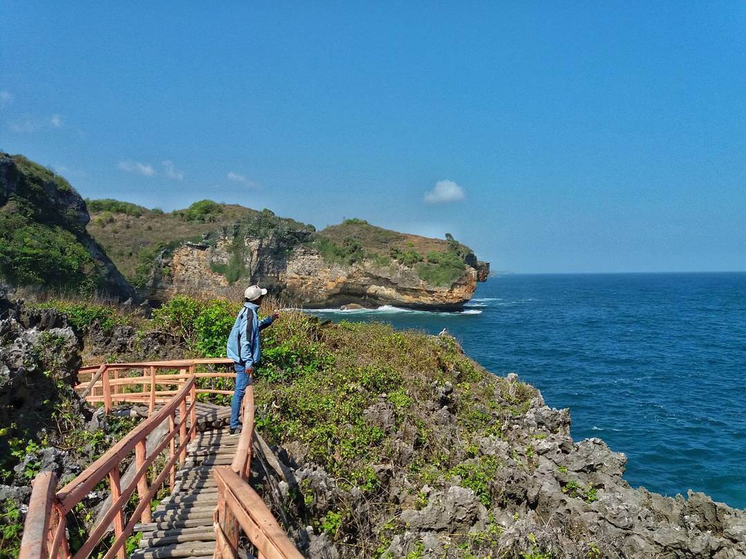 Menikmati Sensasi Memancing Ikan Di Pantai Gesing, Gunung Kidul