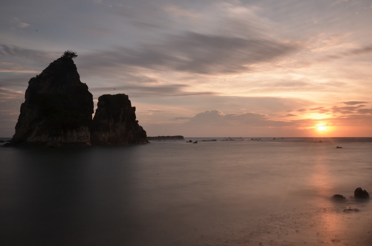 Pantai Tanjung Layar, Destinasi Petualang Dengan Keindahan Yang Memukau!
