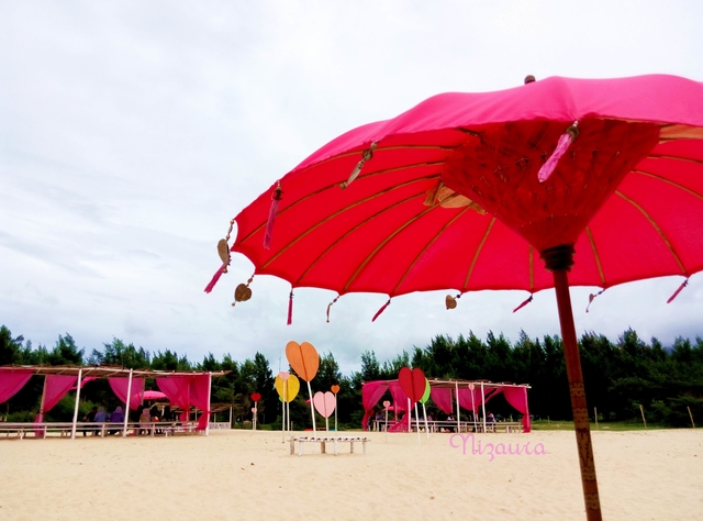 Keindahan Pantai Pulau Kapuk