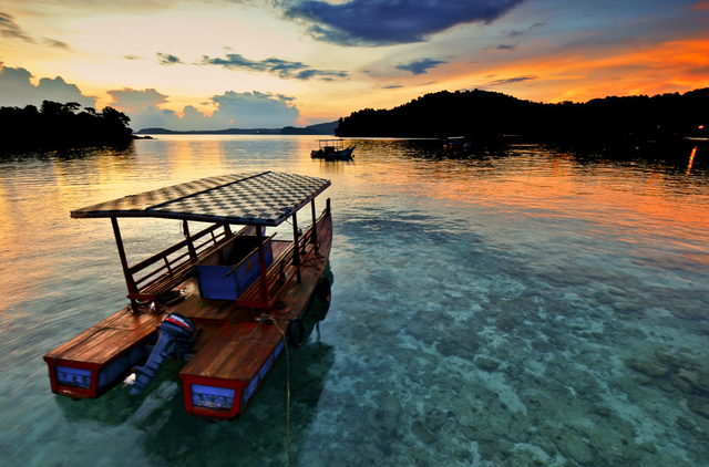 Momen Matahari Terbit Di Pantai Iboih