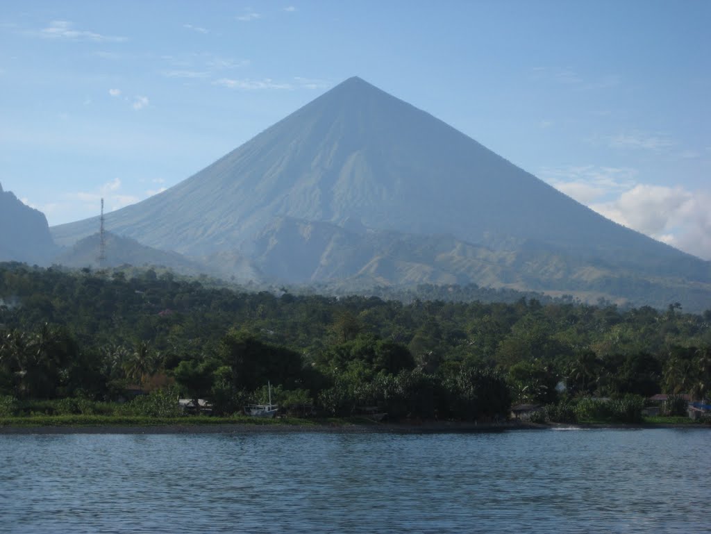 Gunung Inerie, Spot Petualang Yang Penuh Dengan Tantangan Dan Rintangan Di Pulau Flores