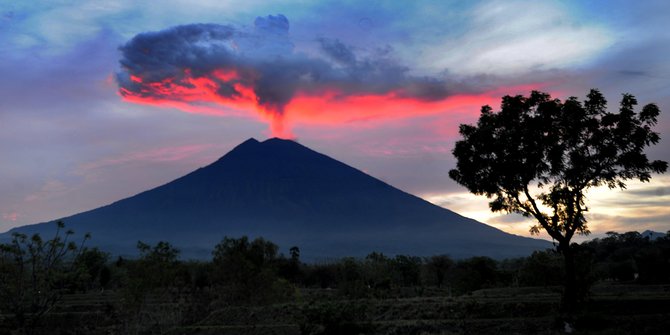 Gunung Agung, Keindahan Alam Dari Gunung Berapi Yang Masih Aktif!