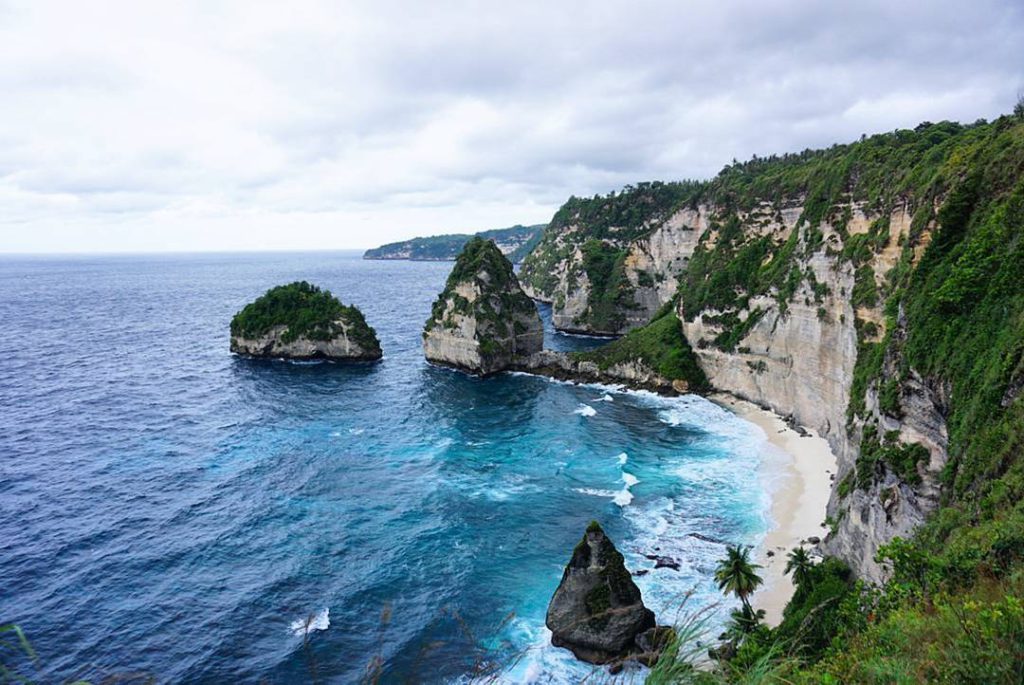 Pantai Atuh, Destinasi Cantik Yang Berada di Nusa Penida! 