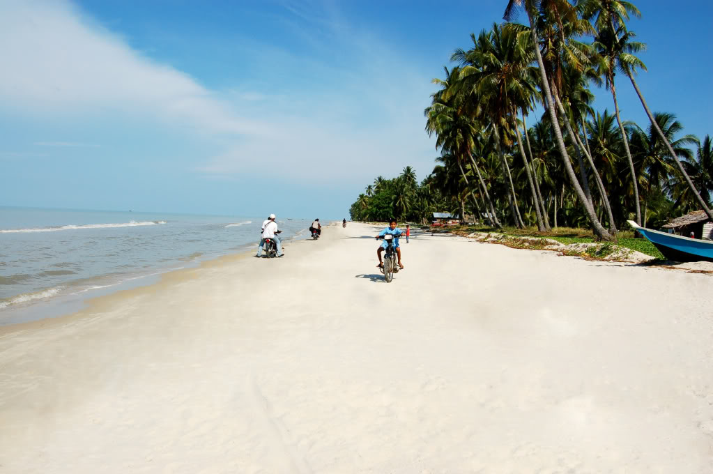 5 Pilihan Pantai di Indonesia dengan Pasir Putihnya yang Indah dan Menawan