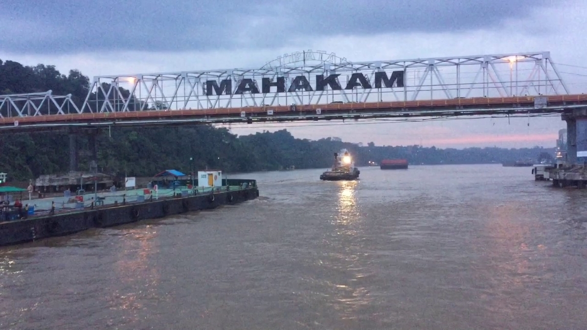 Kemegahan Sungai Mahakam Beserta 5 Hal Menarik di Baliknya! (100% Seru!) 