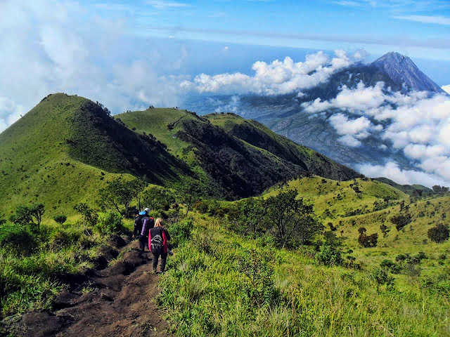 Gunung Merbabu dan 5 Jalur Pendakiannya, Favorit Lo Yang Mana Nih, Bro?