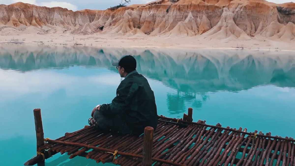 5 Danau Dengan Air Kebiruan di Indonesia, Spot Petualangan Yang Menarik!