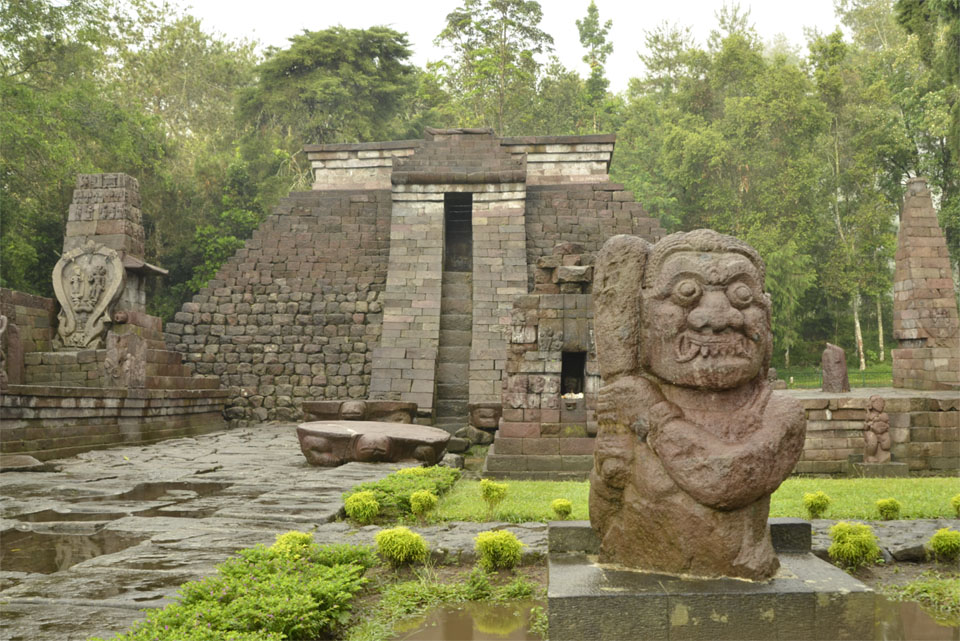 4 Fakta Menarik Dibalik Pesona Keindahan Candi Sukuh Di Karanganyar 