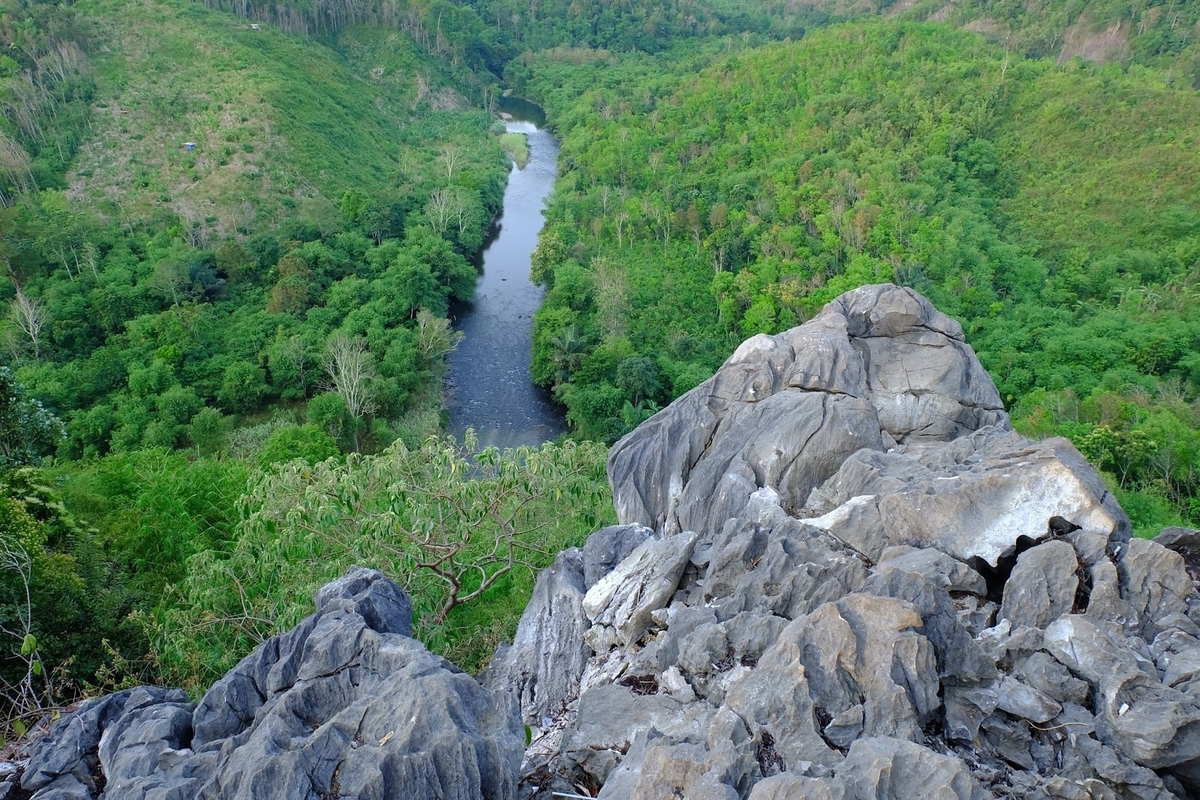 Bukit Langara, Perpaduan Aktivitas Menantang Adrenalin dengan Pesona Alam yang Indah!