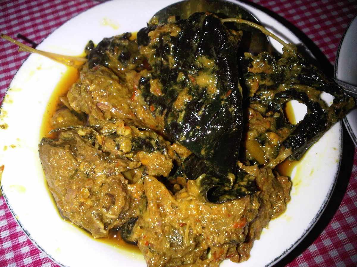 Udah Ngaku Indonesia Banget? Berani Coba 4 Kuliner Ekstrim Khas Nusantara Ini Bro?