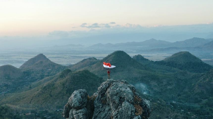 Bukit Cumbri, Sensasi Dekat Dengan Awan, Selangkah ke Langit di Wonogiri