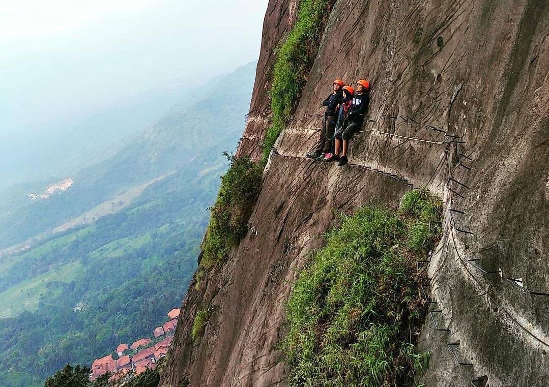 5 Hal Unik Ini  Bisa Lo Lakukan di Gunung Parang, Purwakarta!