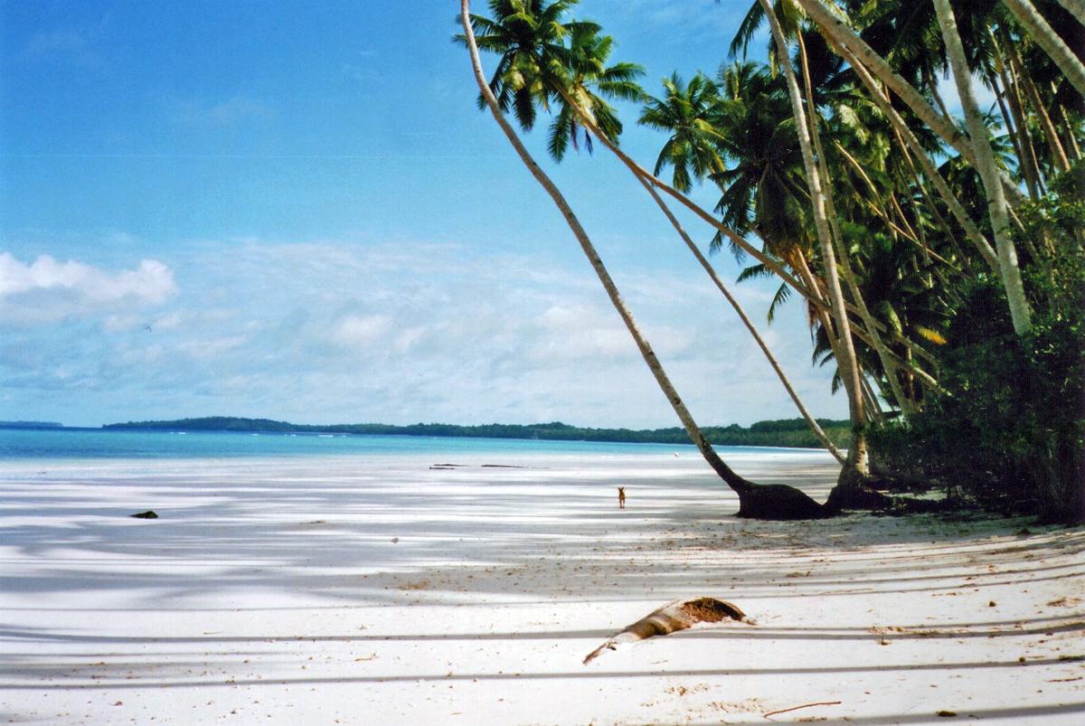 Pantai Ngurbloat, Hamparan Pasir Putih dan Terhalus di Asia!