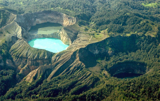 Wow! Tidak Disangka,Ternyata Danau Kelimutu Termasuk Danau Terindah di Dunia Loh Bro!