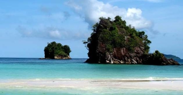 Pulau Kalimantung Ketek – Lautnya yang Indah