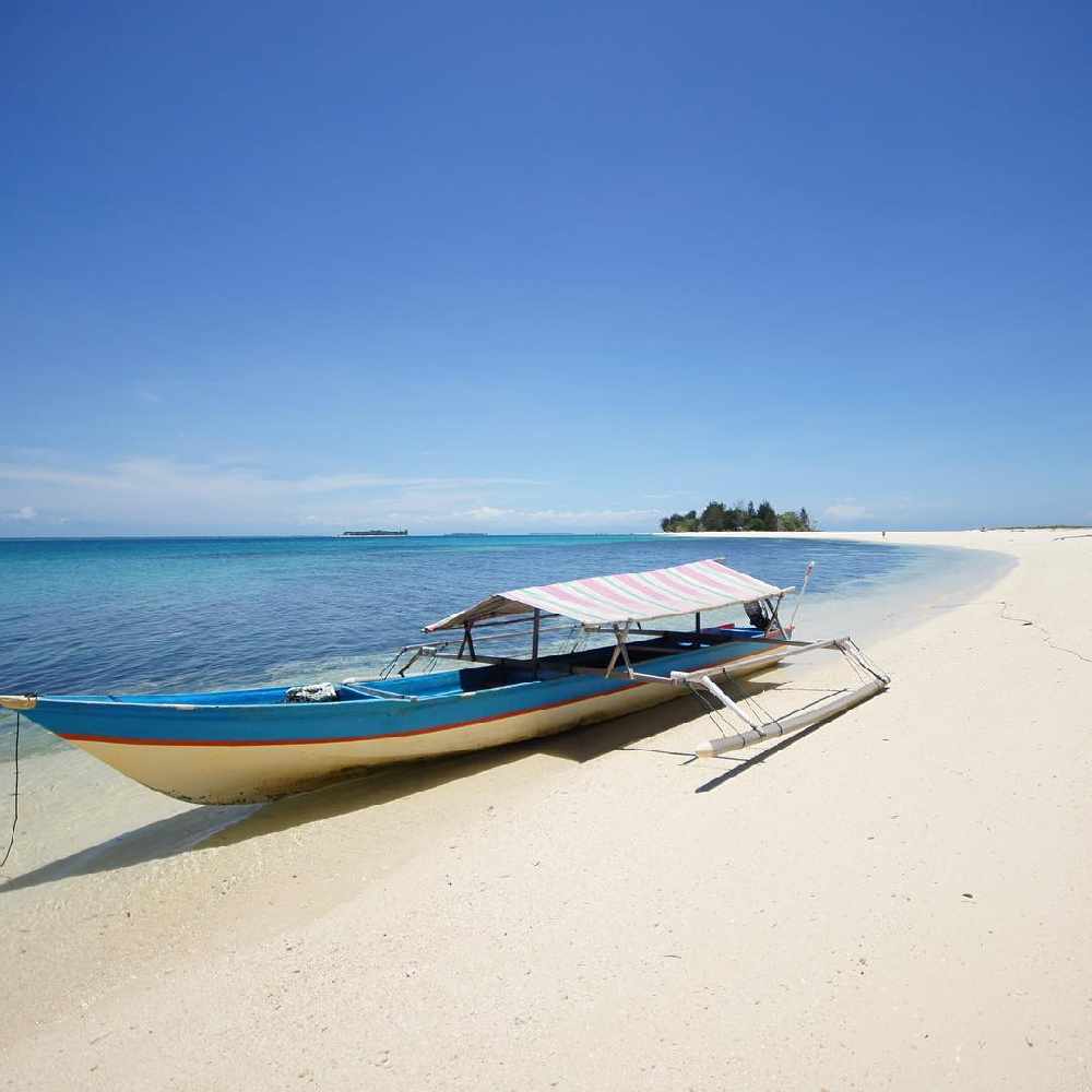 Ngaku Traveller?  5 Spot Destinasi Wisata Alam di Pulau Morotai Ini Patut Untuk Lo Kunjungi!